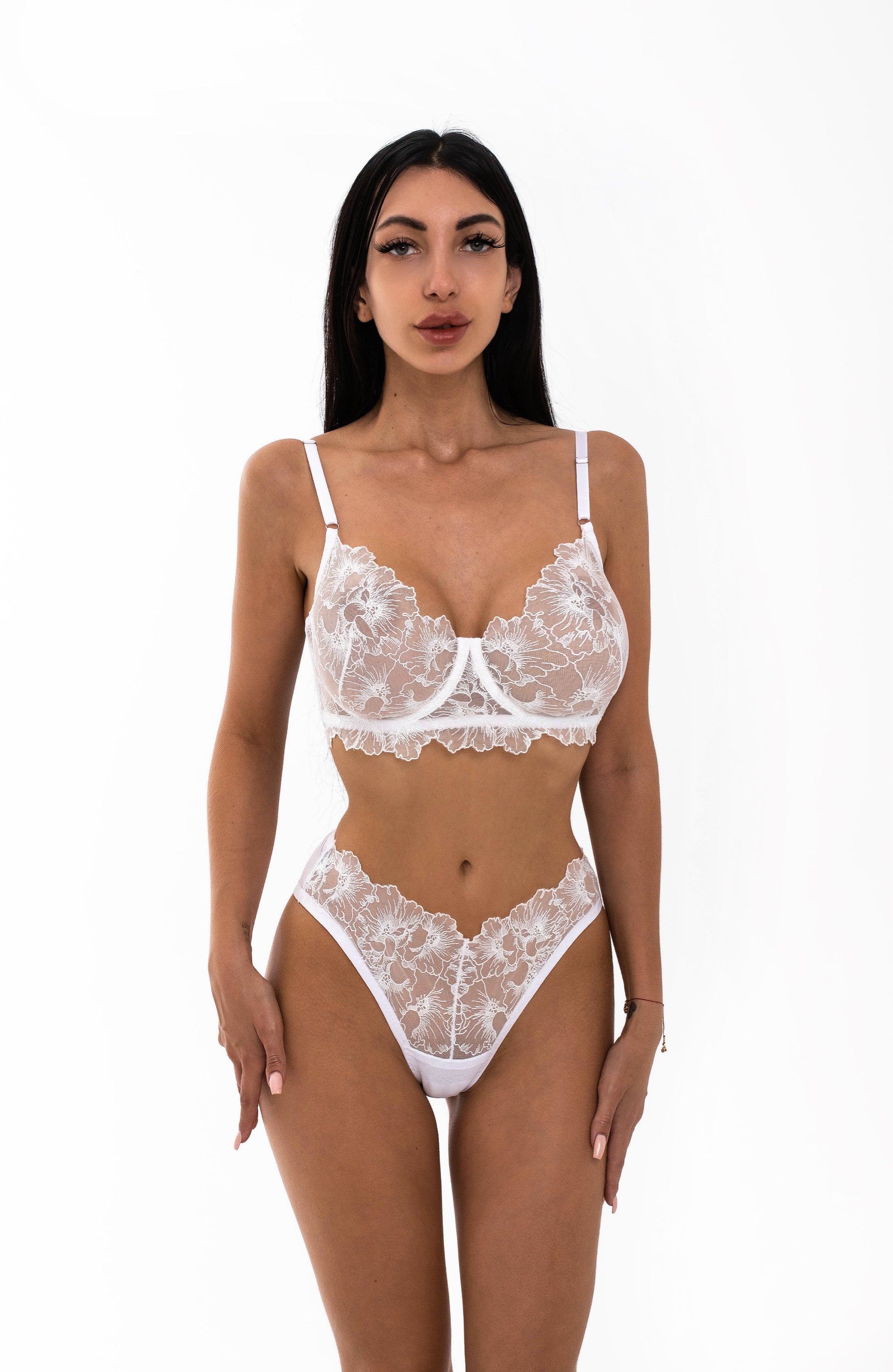 WHITE LACE INTIMATES