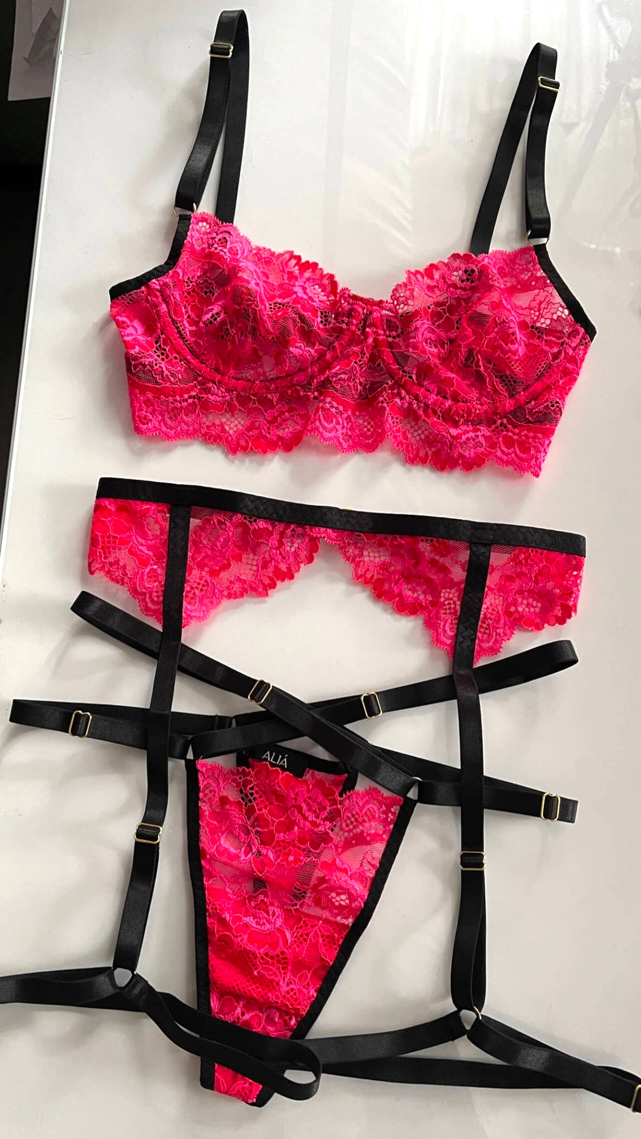 WELZY SET | malinowy zestaw z koronki