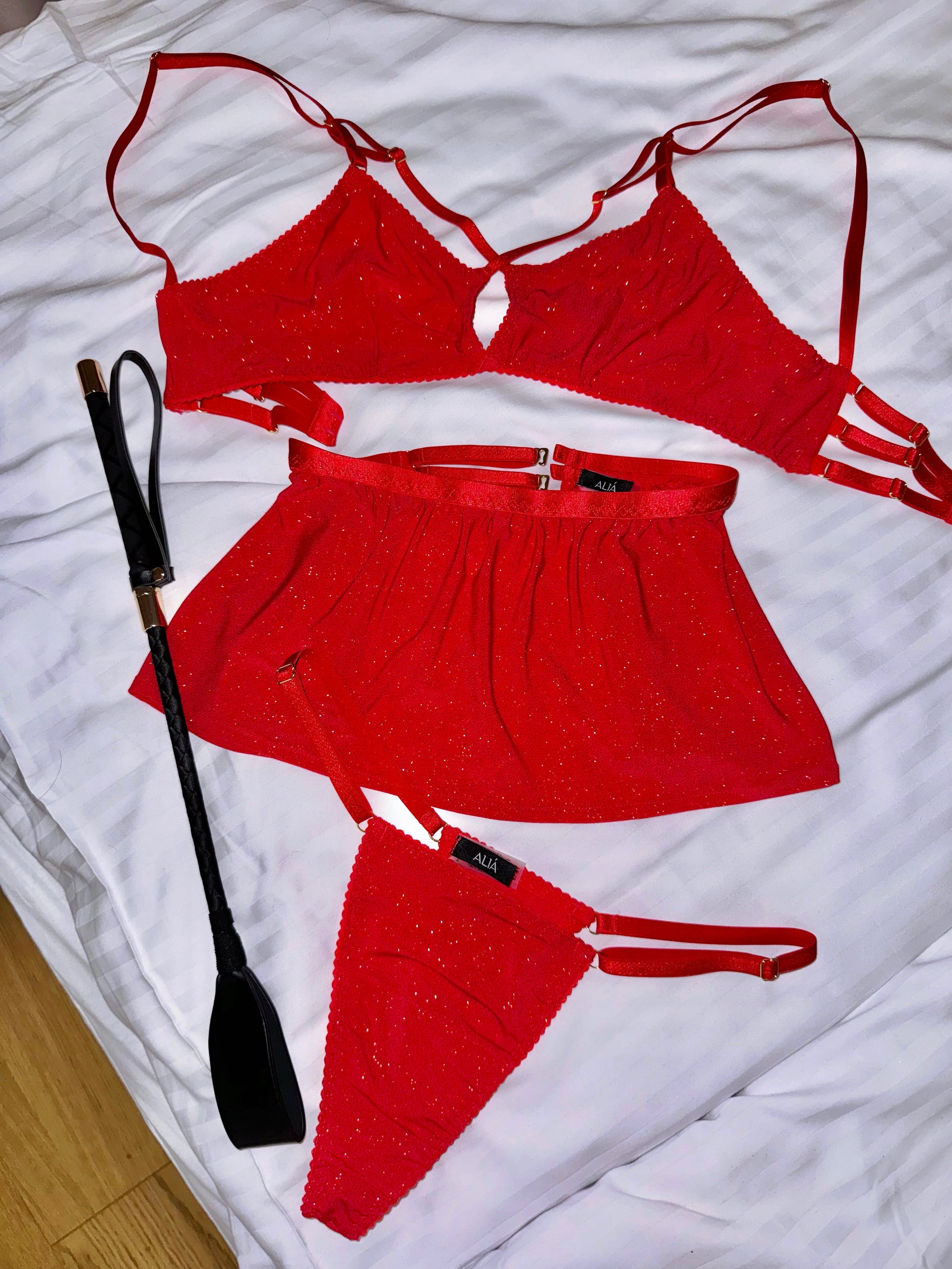 SCARLET SET | czerwony błyszczący zestaw z spódniczką