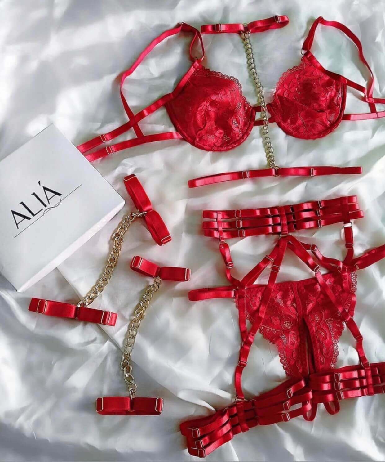 VALENTINE SET | przepiękny czerwony zabudowany zestaw: biustonosz, majtki, pas, choker i kajdanki