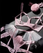 RABBIT SET | otwarty zestaw z siateczki z pasem i pomponami
