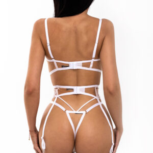 ⠀