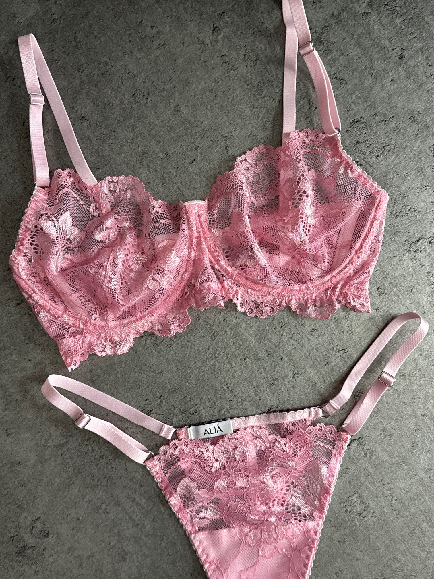 ⠀