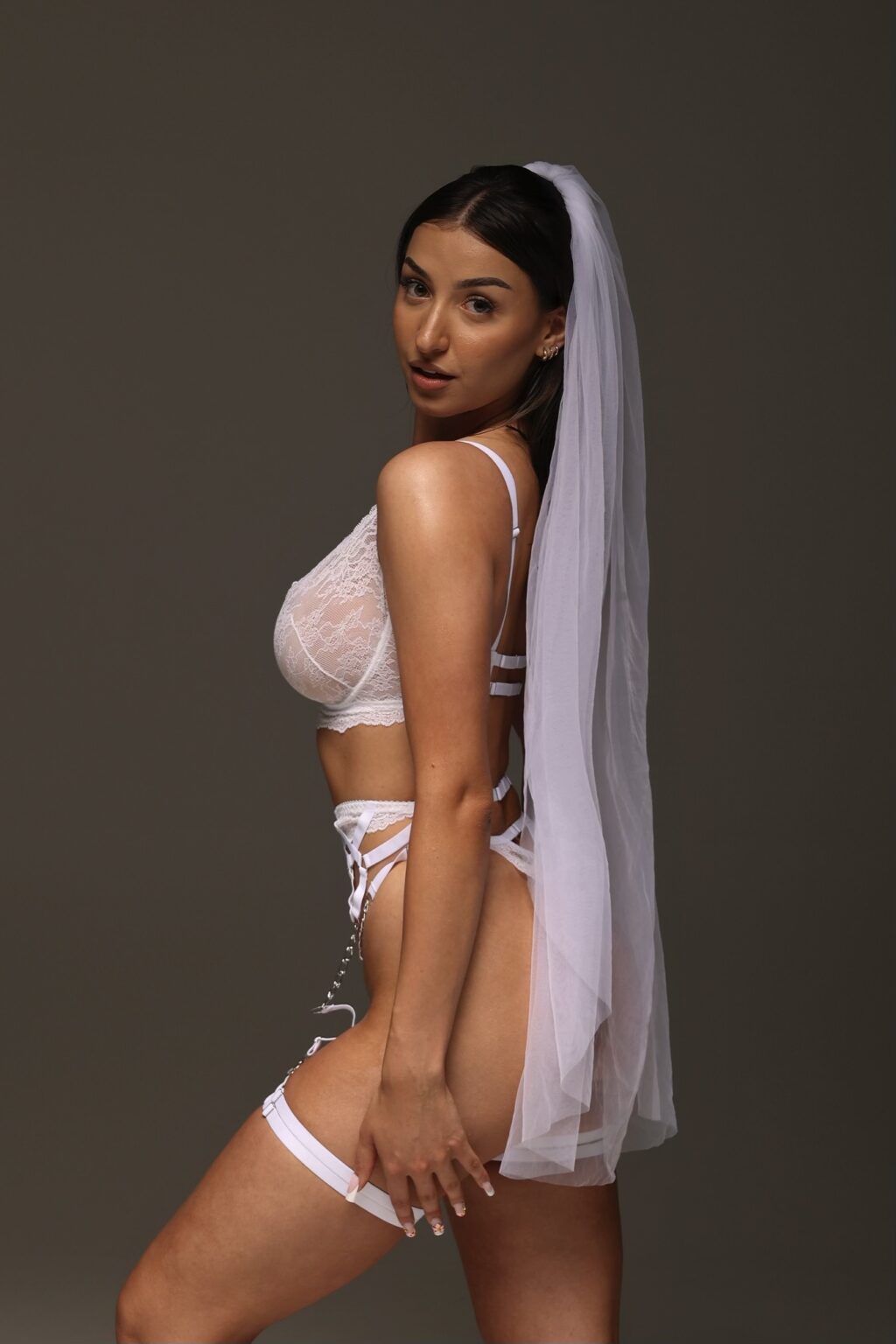 Delikatny tiulowy welon Alia